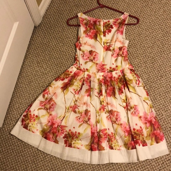 White and pink floral dress - Picture 4 of 4
